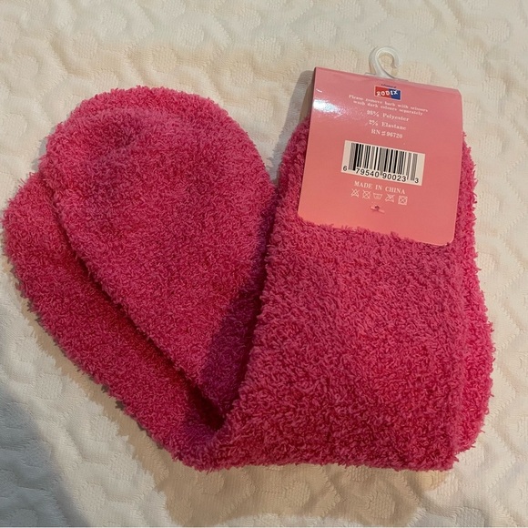 Pink Fuzzy Slipper Socks Women’s Size 4-10 Super Soft Gift Grippy Gift 💕 - Picture 3 of 4
